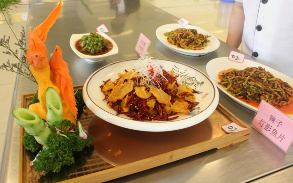 1555906007712007724.jpg 新闻图片灯影鱼片.jpg