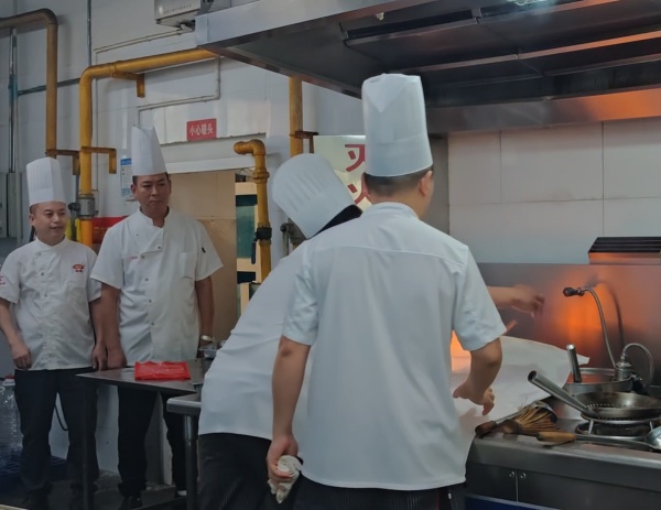 1749804599298062300.jpg 现场实操3.jpg