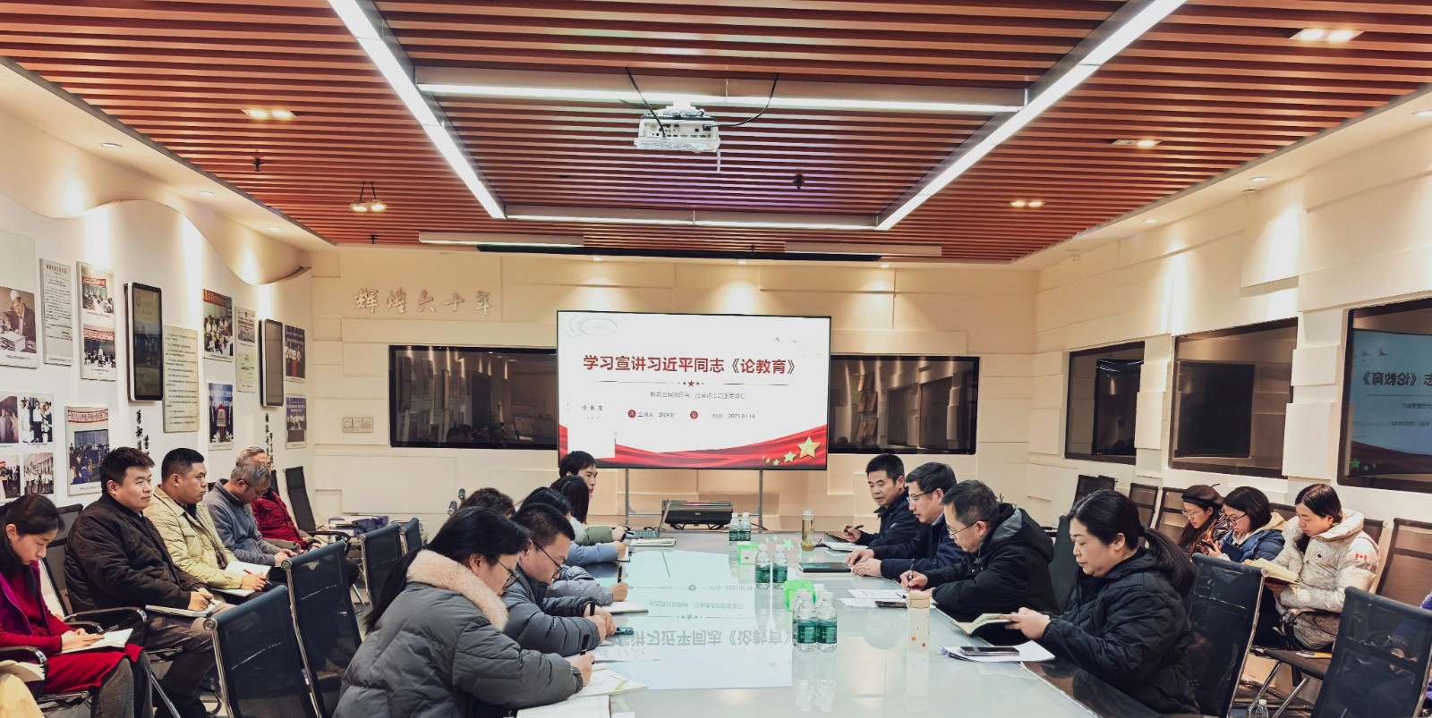 胡校讲党课.jpg 胡校讲党课.jpg