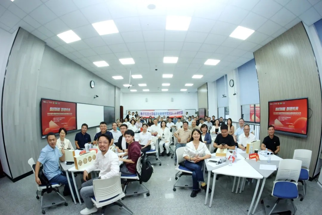 校园文化节 | AI俱乐部承办“AI不神秘 ，从日常用到真落地”主题分享论坛